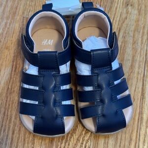 NWT H&M faux leather navy fisherman sandals, toddler 4-5